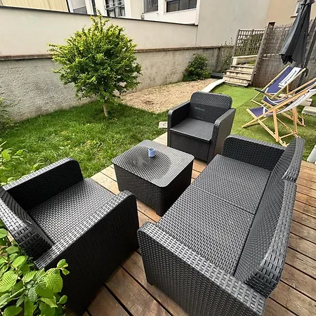 Partage Avec Jardin - Metro 11 & 9 Homestay *
